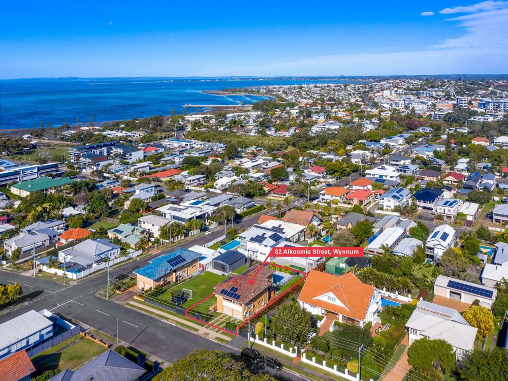 4 bedrooms House in 82 Alkoomie Street WYNNUM QLD, 4178