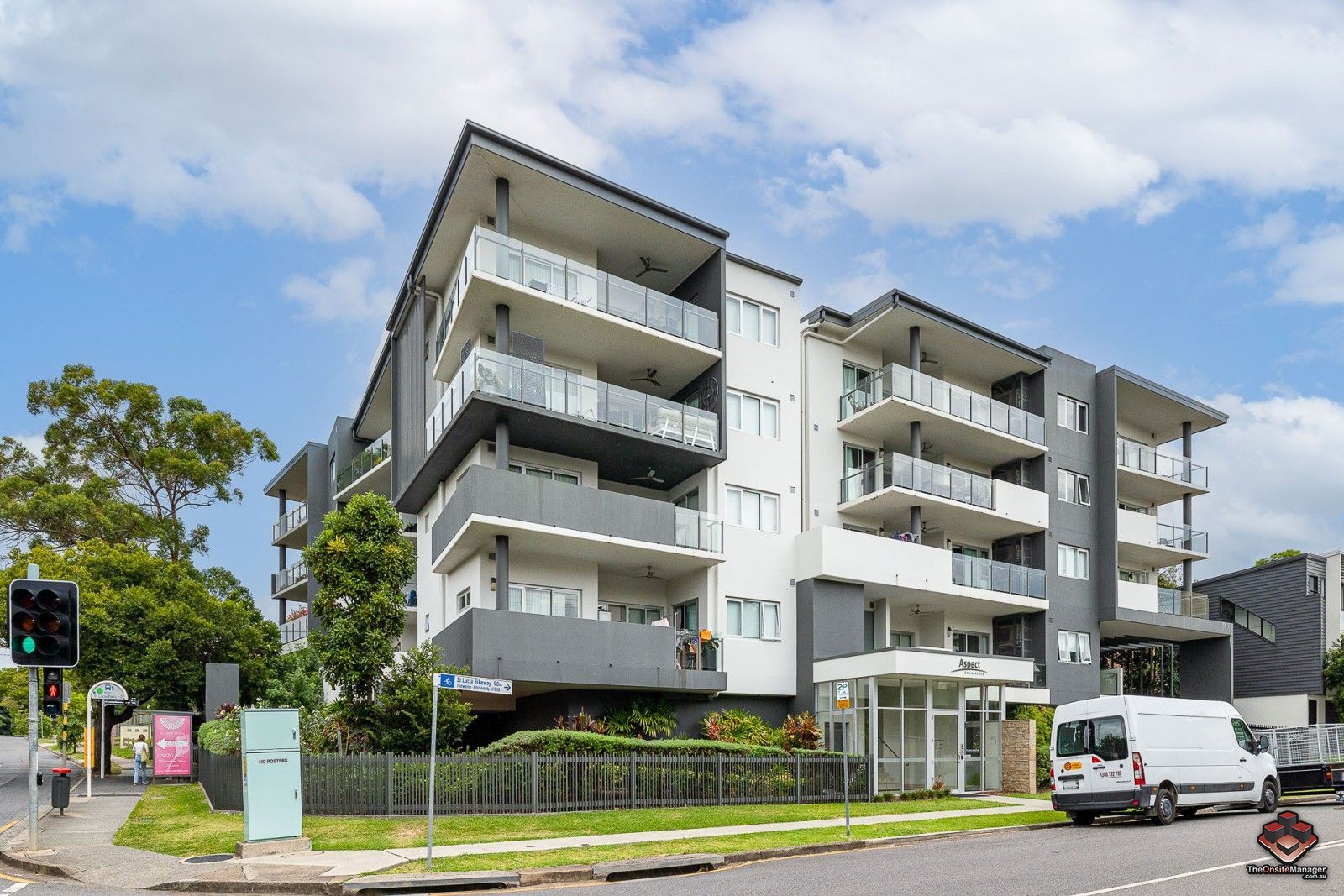 ID21120534/2 Laurence Street, St Lucia QLD 4067 Apartment For Rent