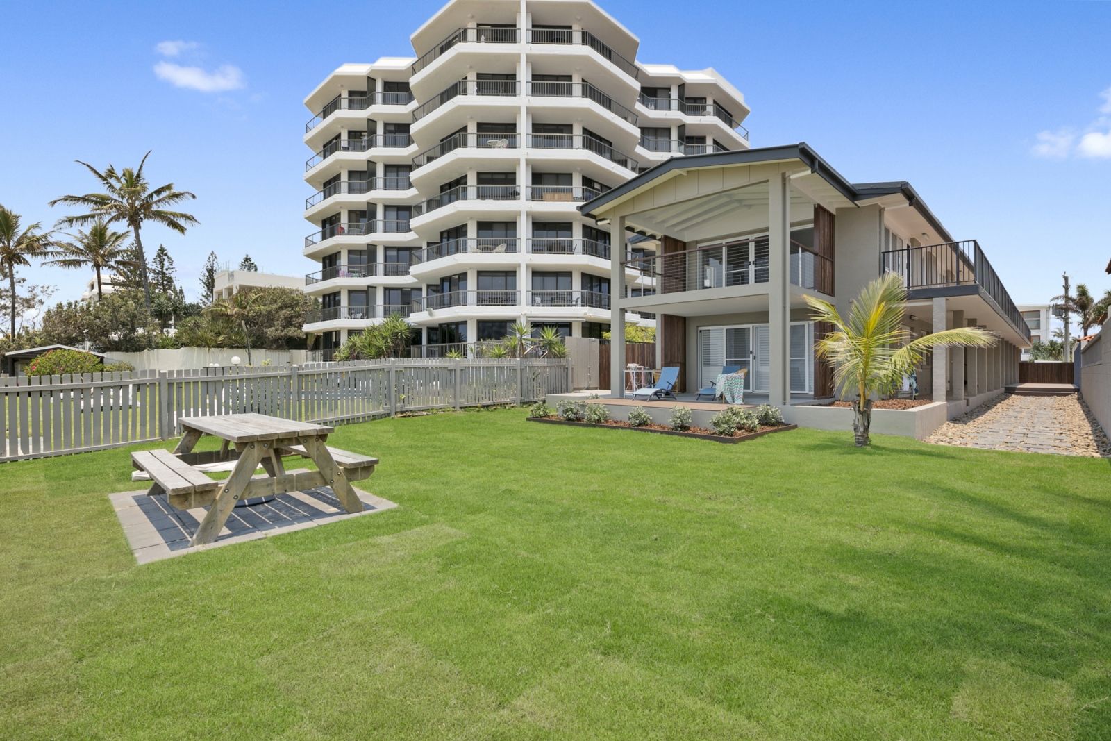 1&2/39 Albatross Avenue, Mermaid Beach QLD 4218, Image 0