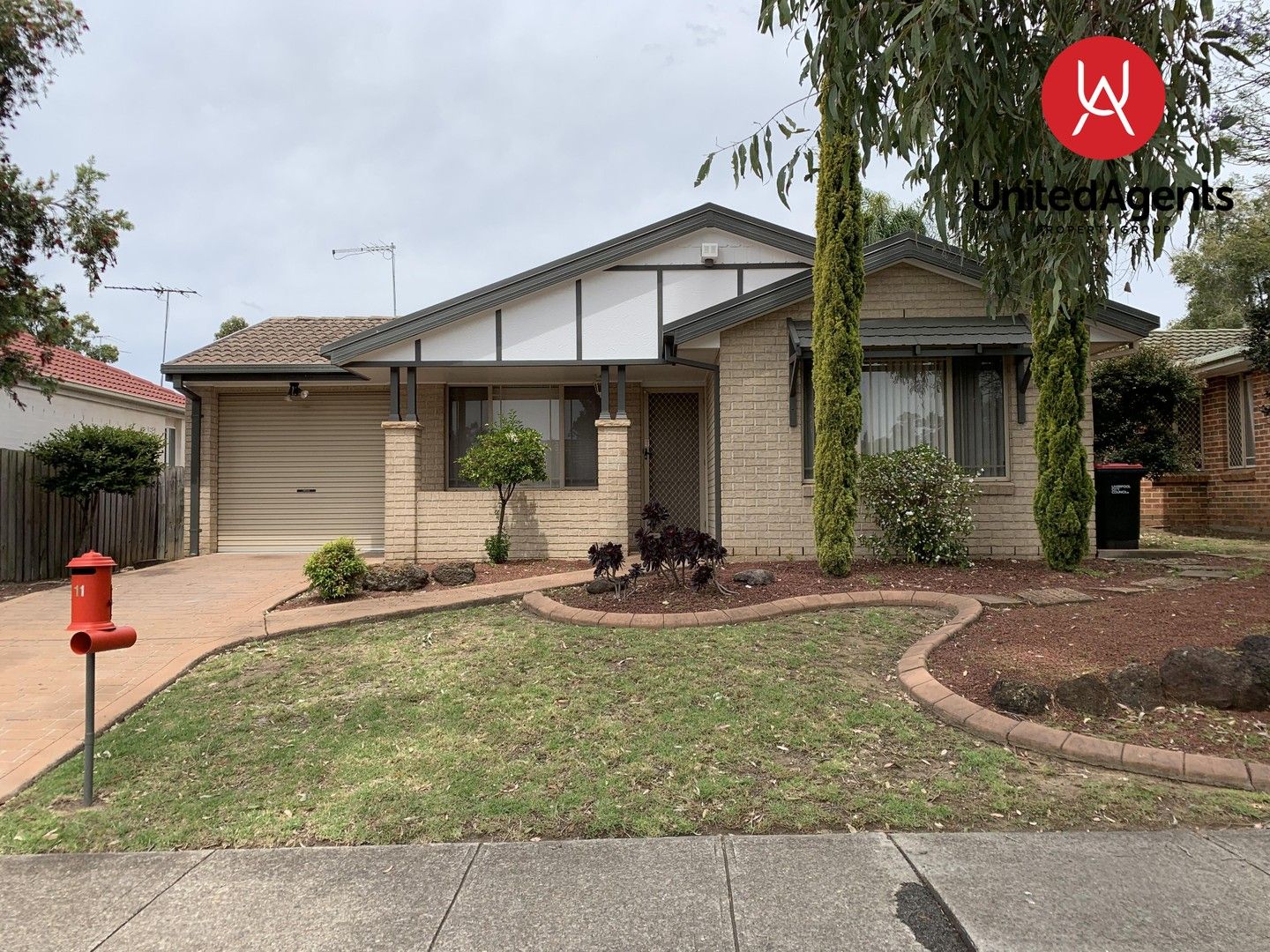 3 bedrooms House in 11 Brindabella Drive HORNINGSEA PARK NSW, 2171