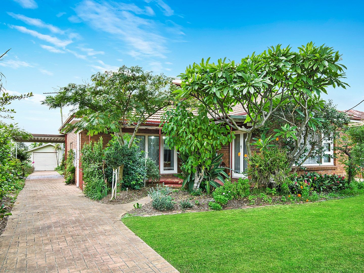 5 Parkview Avenue, Picnic Point NSW 2213, Image 0