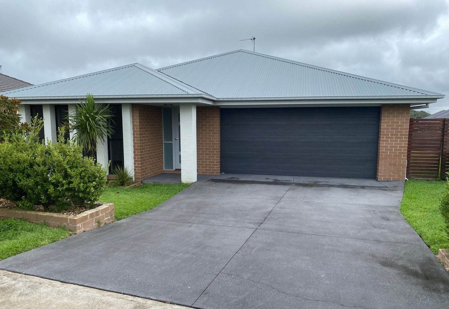 4 bedrooms House in 21 Bellfrog Street FLETCHER NSW, 2287