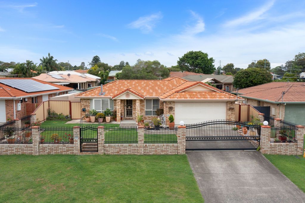 4 bedrooms House in 5 Petaine Street RACEVIEW QLD, 4305