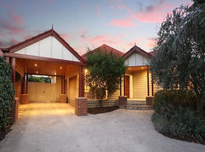 4 bedrooms House in 20 Windsor Avenue BENTLEIGH VIC, 3204