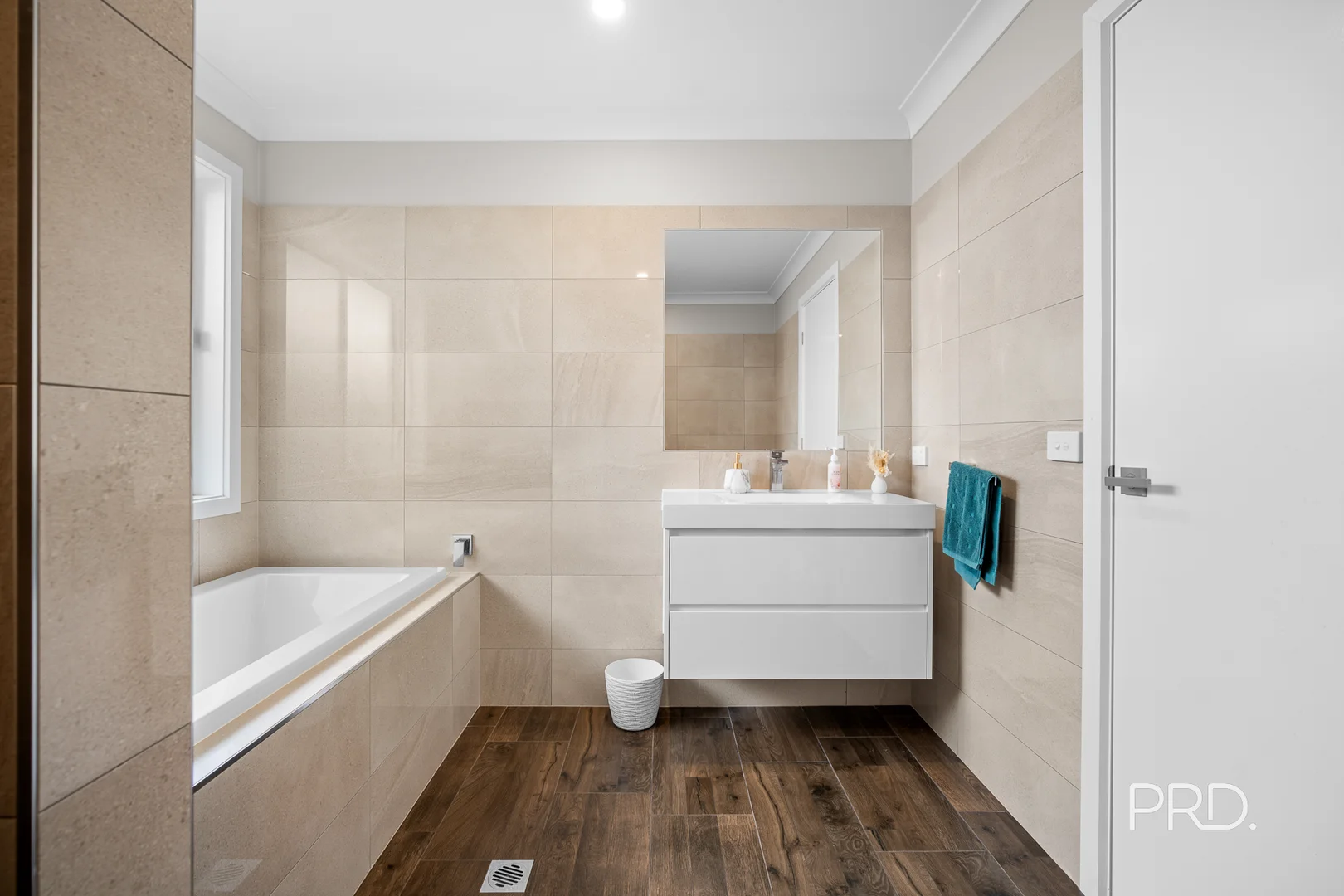 Additional image 15 of Lloyd NSW 2650