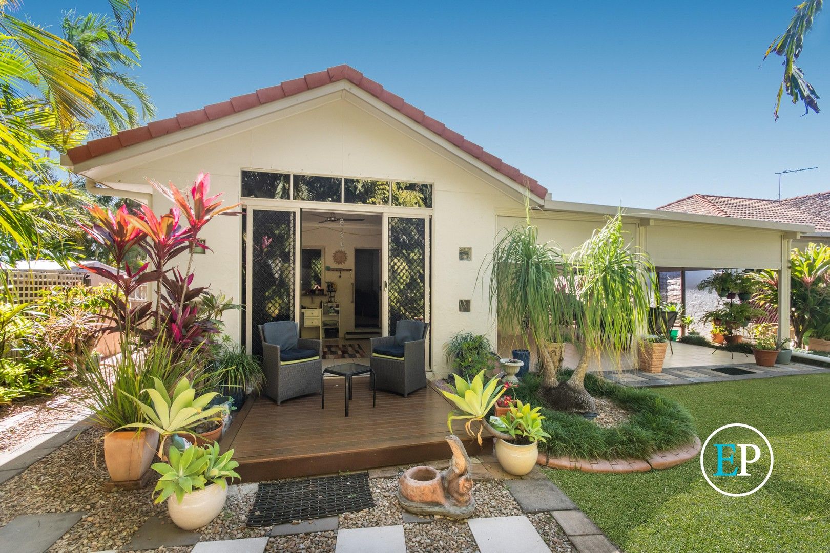 4 bedrooms House in 2/10 Nineteenth Avenue KIRWAN QLD, 4817