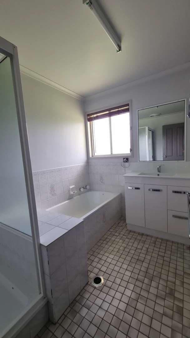 Additional image 11 of 2 Barbara Crt, Emerald QLD 4720