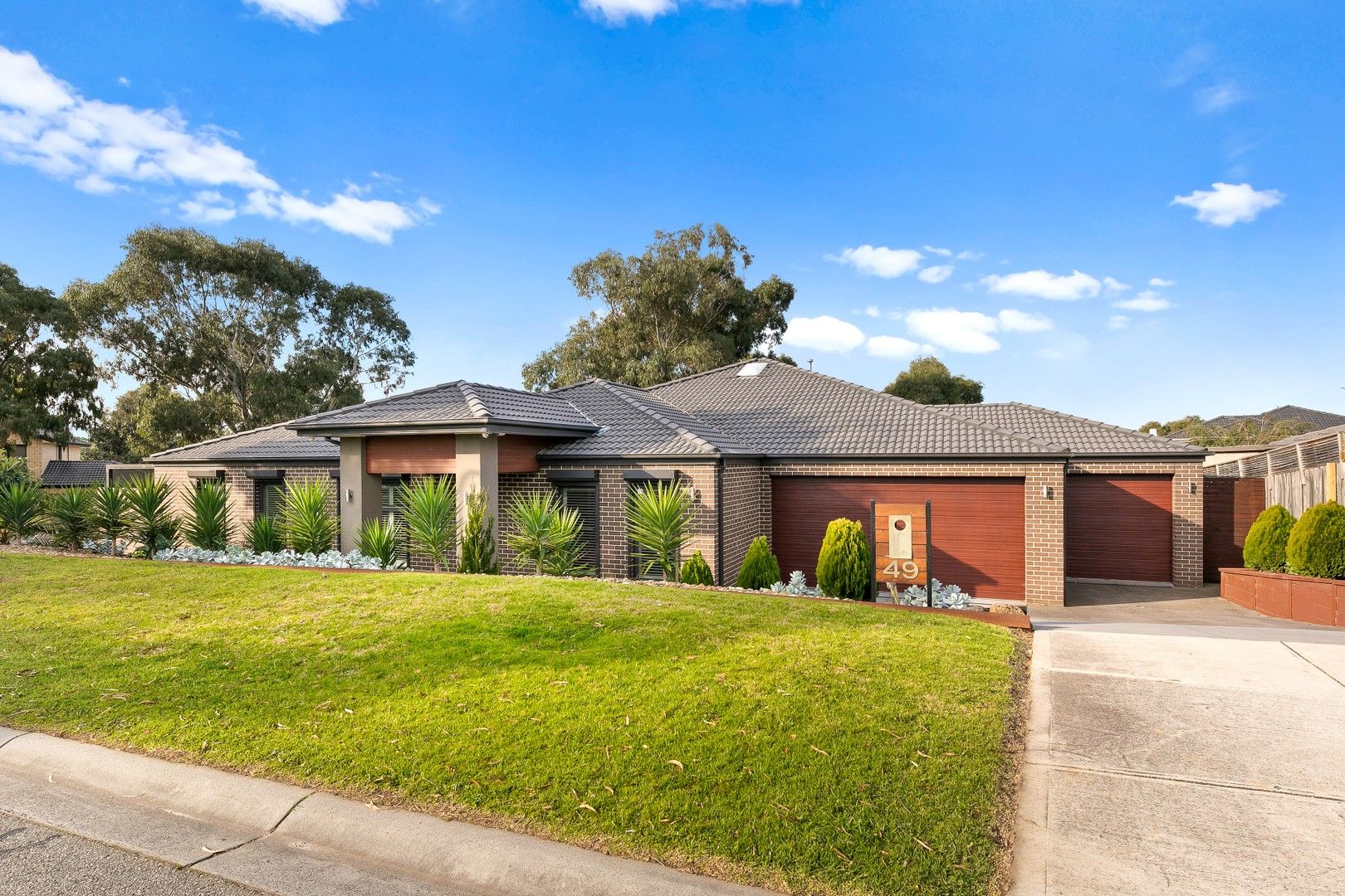 4 bedrooms House in 49 Tralee Circuit NARRE WARREN VIC, 3805