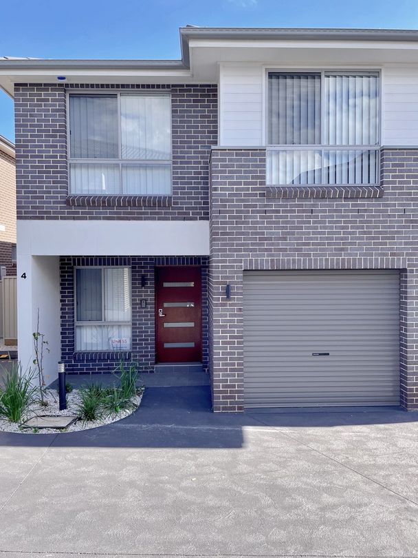 4 bedrooms Townhouse in Fitzmaurice Glade QUAKERS HILL NSW, 2763