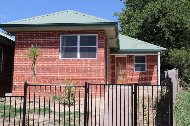 16A Kelly Crescent, Bathurst NSW 2795, Image 0