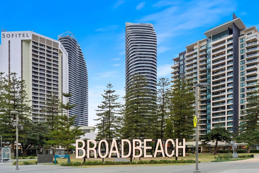 21 Elizabeth Avenue, Broadbeach QLD 4218, Image 2