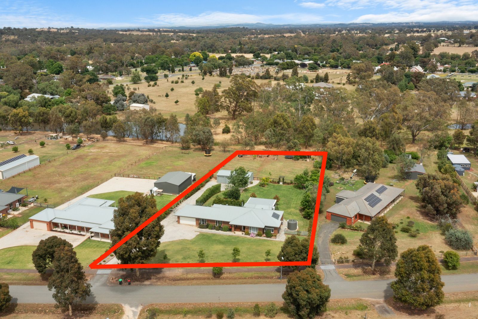 4 bedrooms House in 25-27 SCARLETT STREET AVENEL VIC, 3664