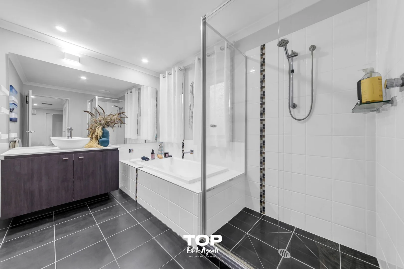 Additional image 28 of 72 Bluemist Circuit, Lyndhurst VIC 3975