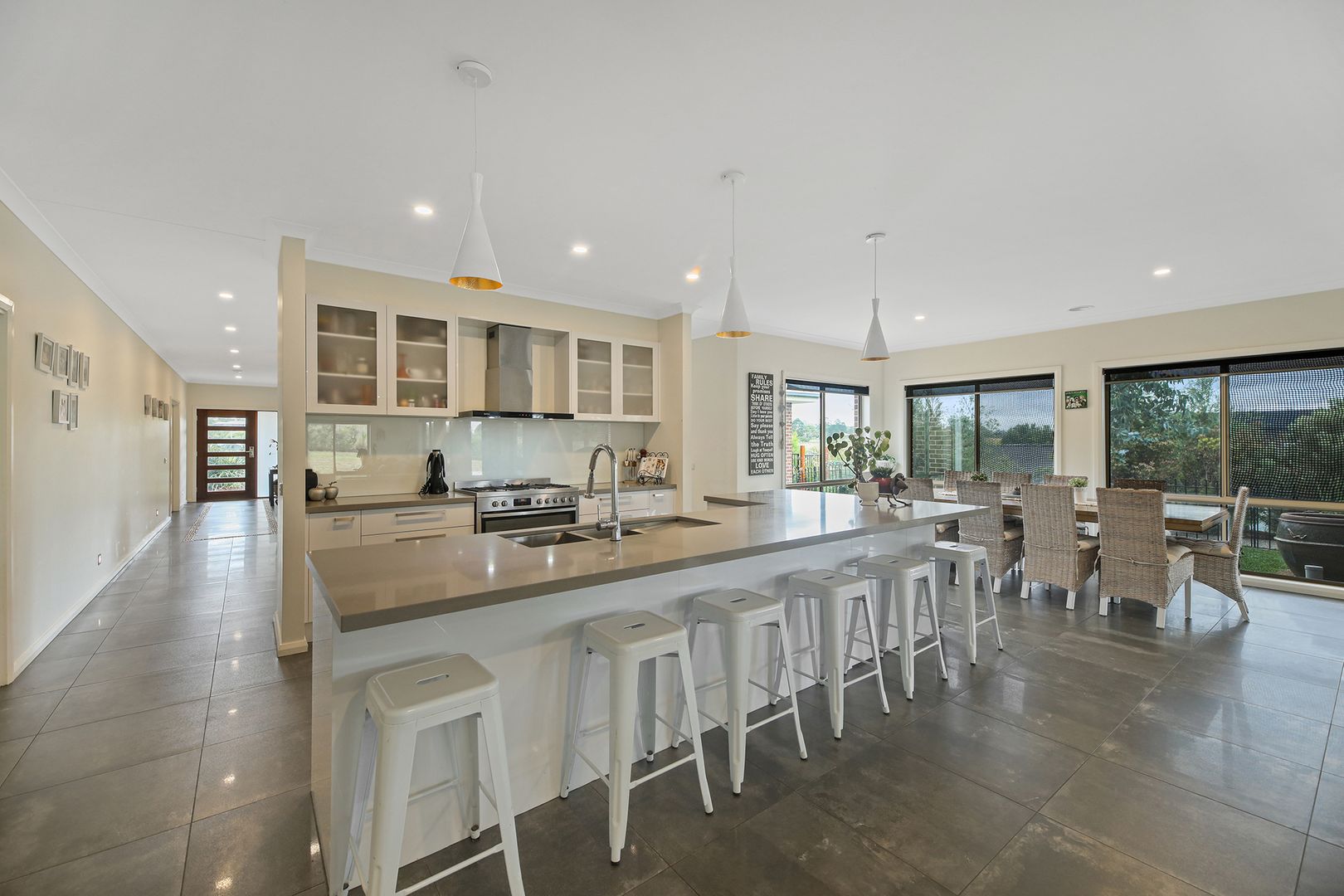 10 Golf View Court Drouin VIC 3818 Domain