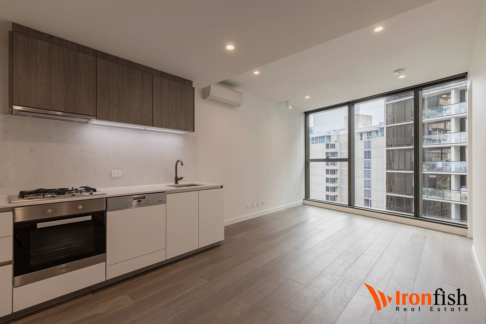2 bedrooms Apartment / Unit / Flat in 2514/23 Mackenzie Street MELBOURNE VIC, 3000