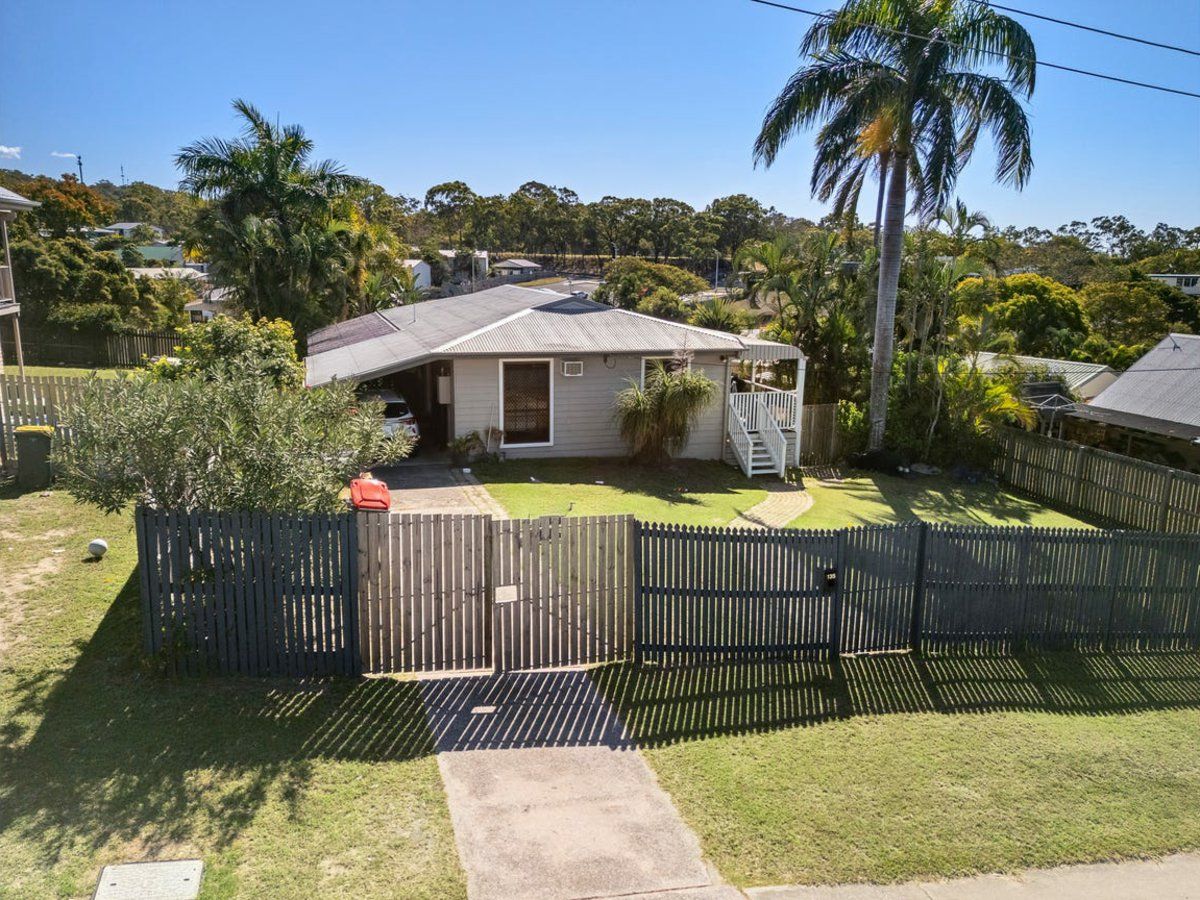 3 bedrooms House in 135 Malpas Street BOYNE ISLAND QLD, 4680