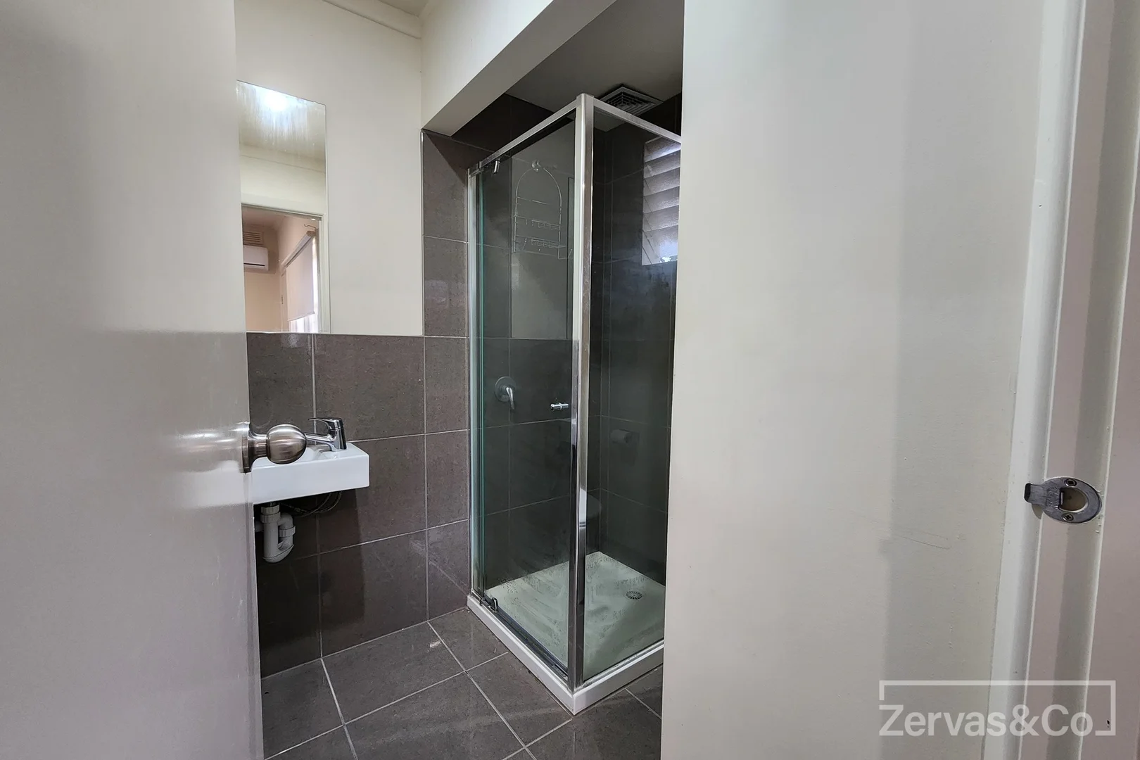 Additional image 5 of 1/4 Stewart Road, Oakleigh East VIC 3166