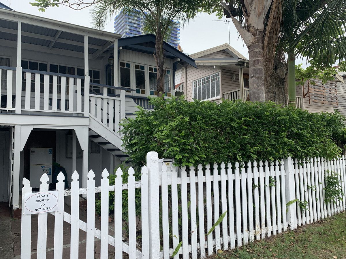 1 bedrooms Apartment / Unit / Flat in 4/15 Railway Street SOUTHPORT QLD, 4215
