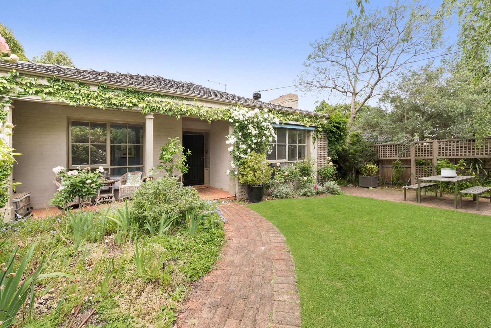 1/4 Tyndall Street, Surrey Hills Property History & Address Research