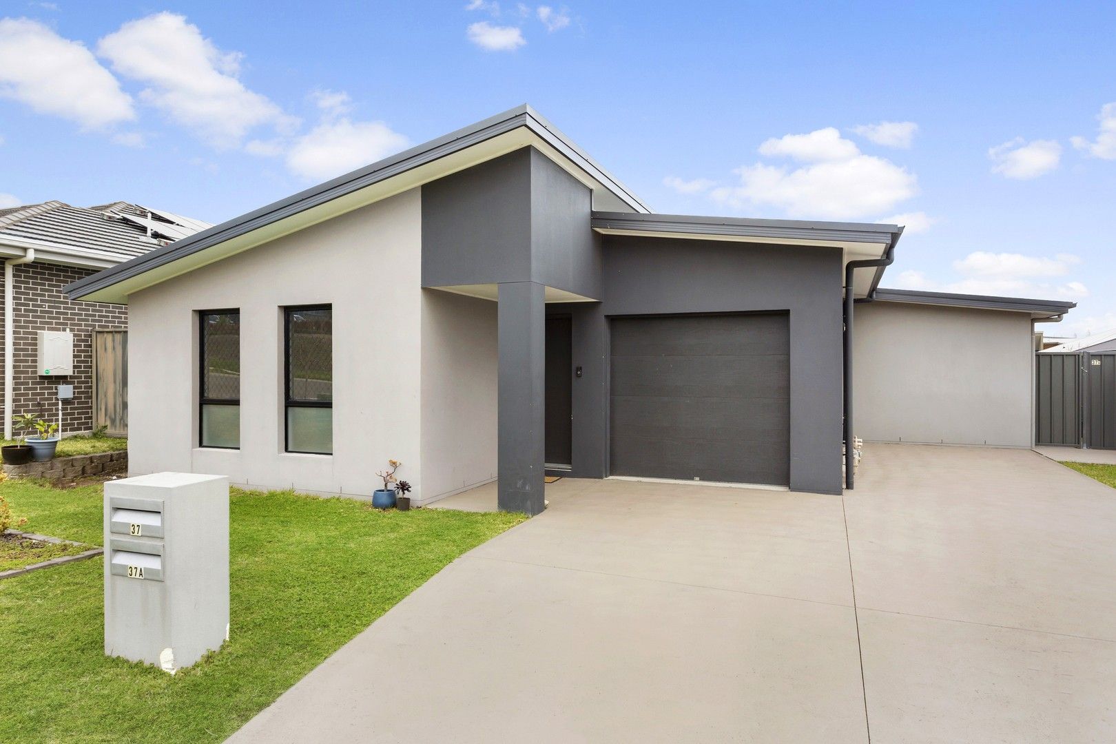 6 bedrooms House in 37 Breakwell Road CAMERON PARK NSW, 2285