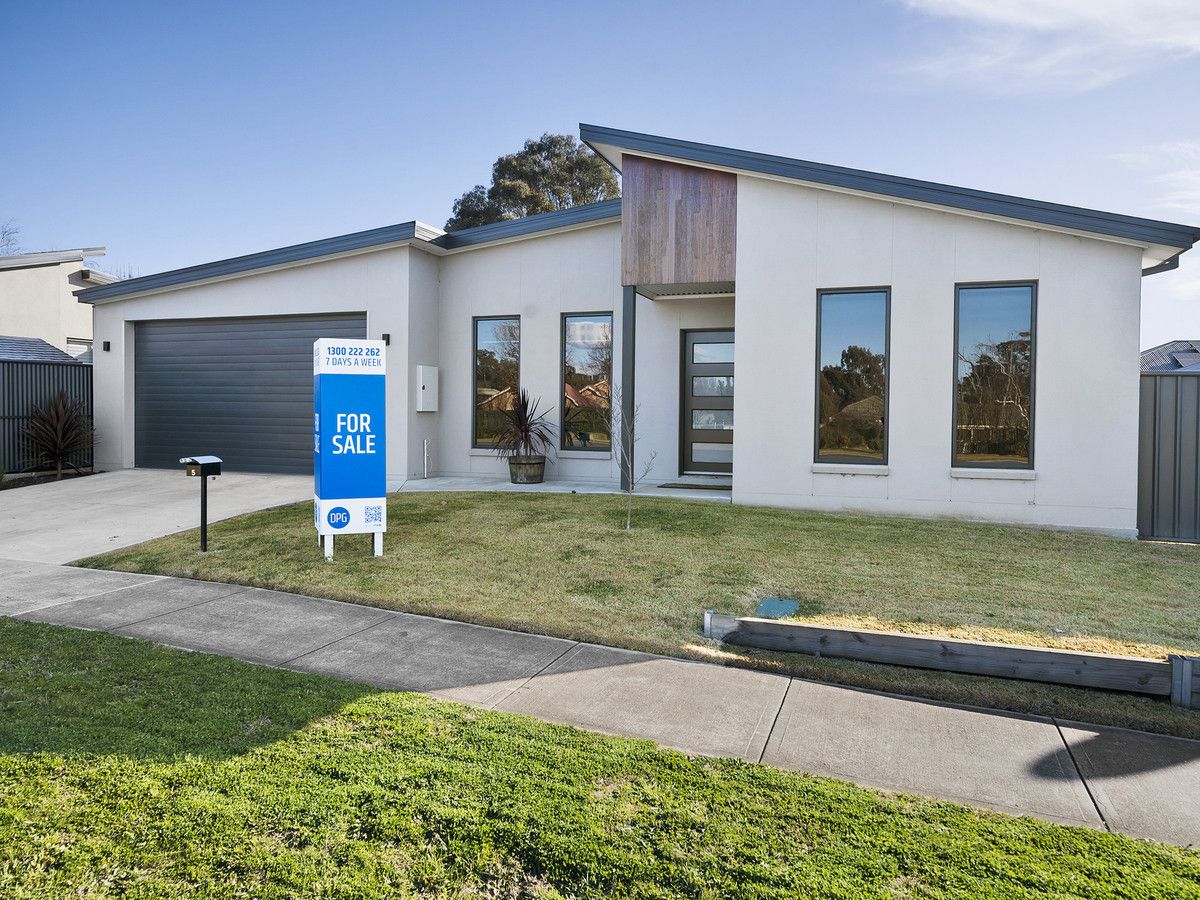 3 bedrooms House in 5 Highton Lane MANSFIELD VIC, 3722