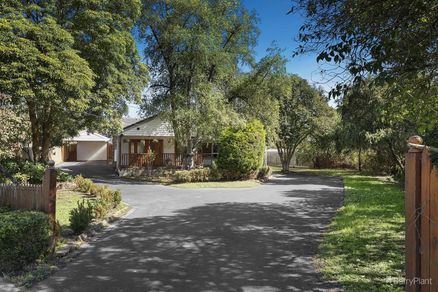 3 bedrooms House in 14 Warrien Court BAYSWATER VIC, 3153