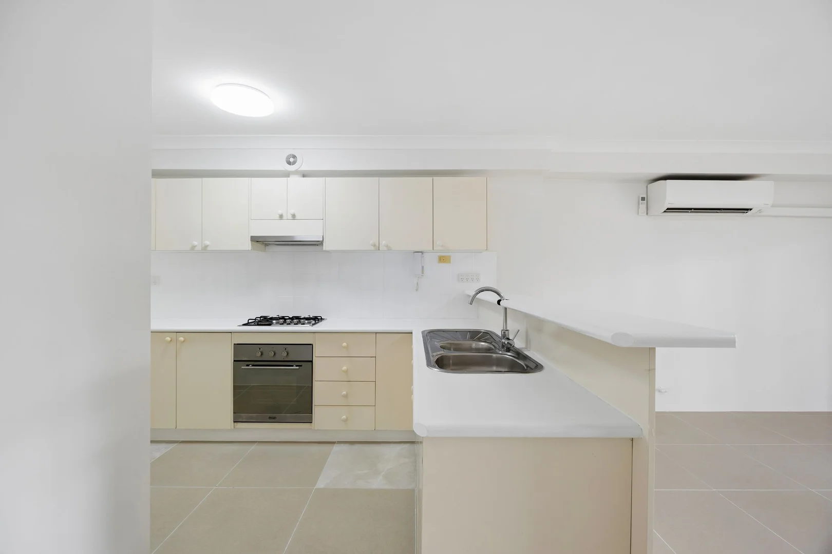 Additional image 6 of 13/12-16 Toongabbie Road, Toongabbie NSW 2146