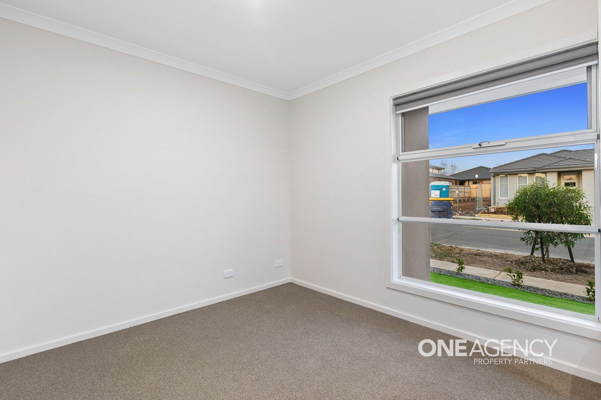 17 Waterfern Street, Fraser Rise VIC 3336, Image 1