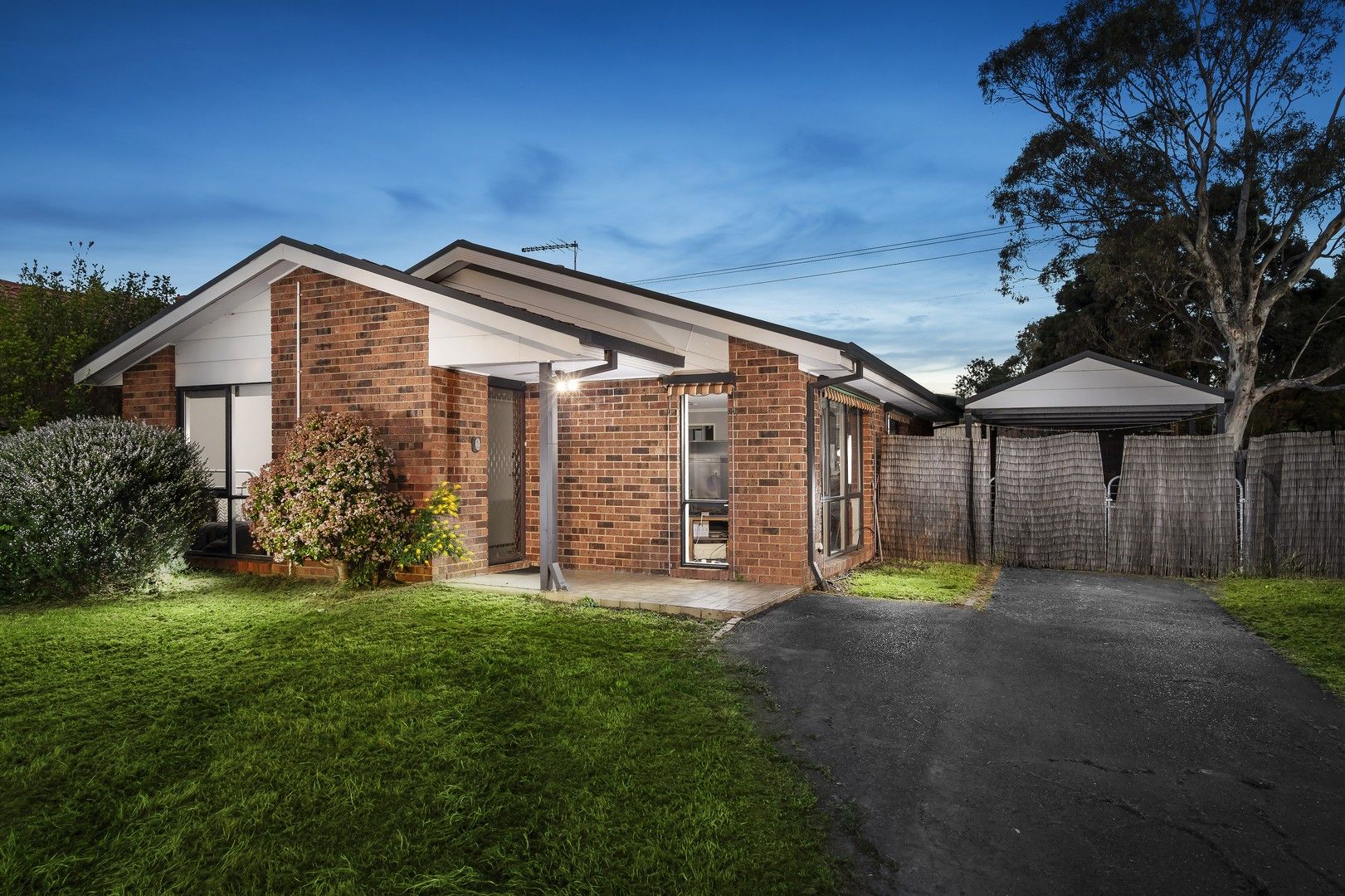 3 bedrooms House in 14 Adam Close ROWVILLE VIC, 3178