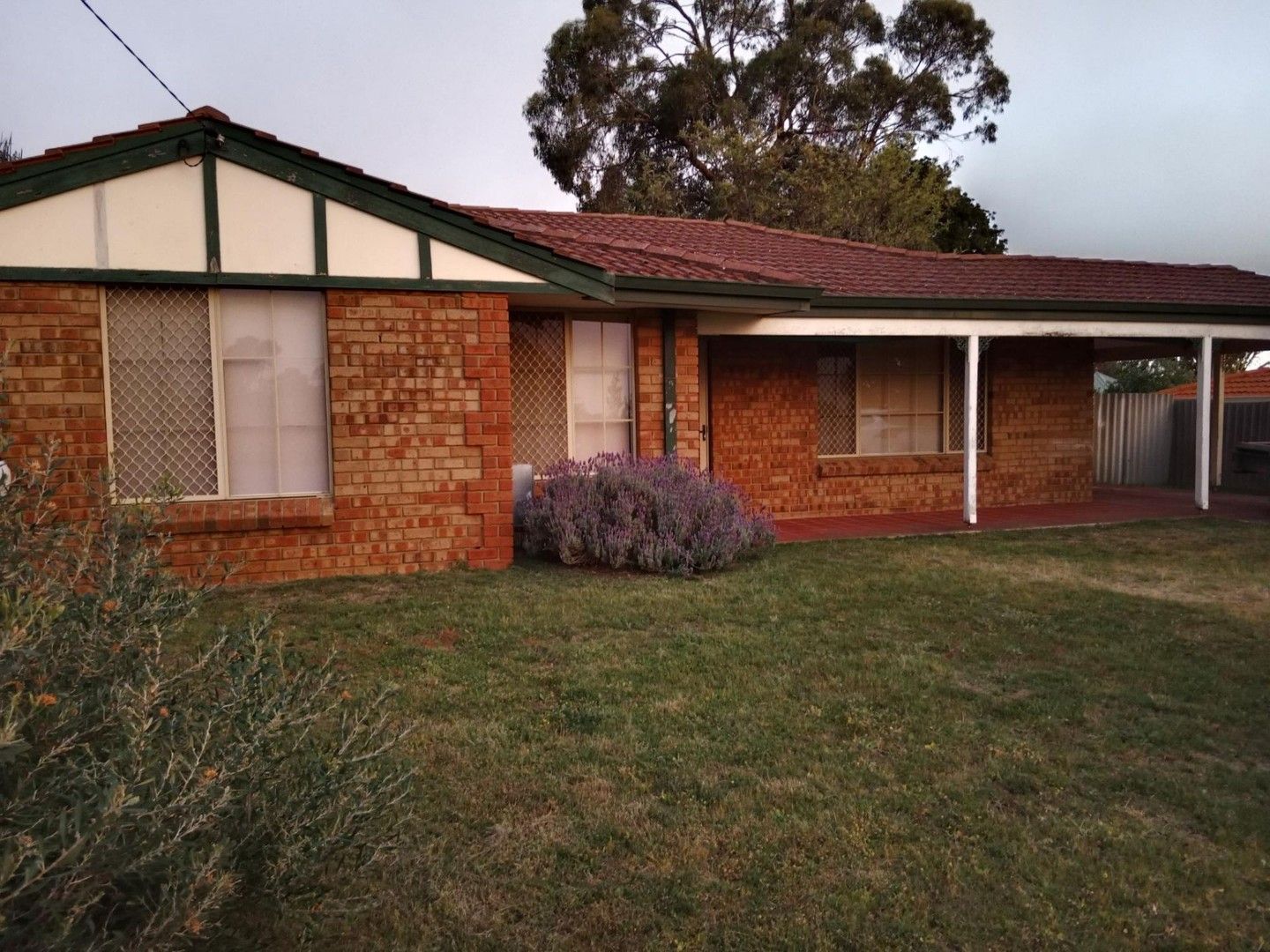 3 bedrooms House in 9 Kemmish Avenue PARMELIA WA, 6167