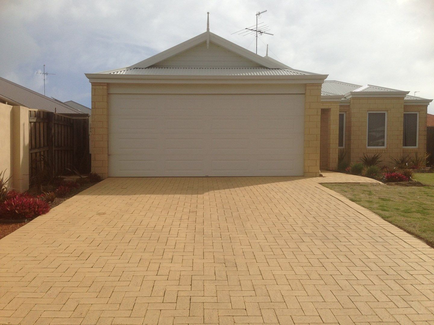 4 bedrooms House in 28 Drosera Turn HALLS HEAD WA, 6210