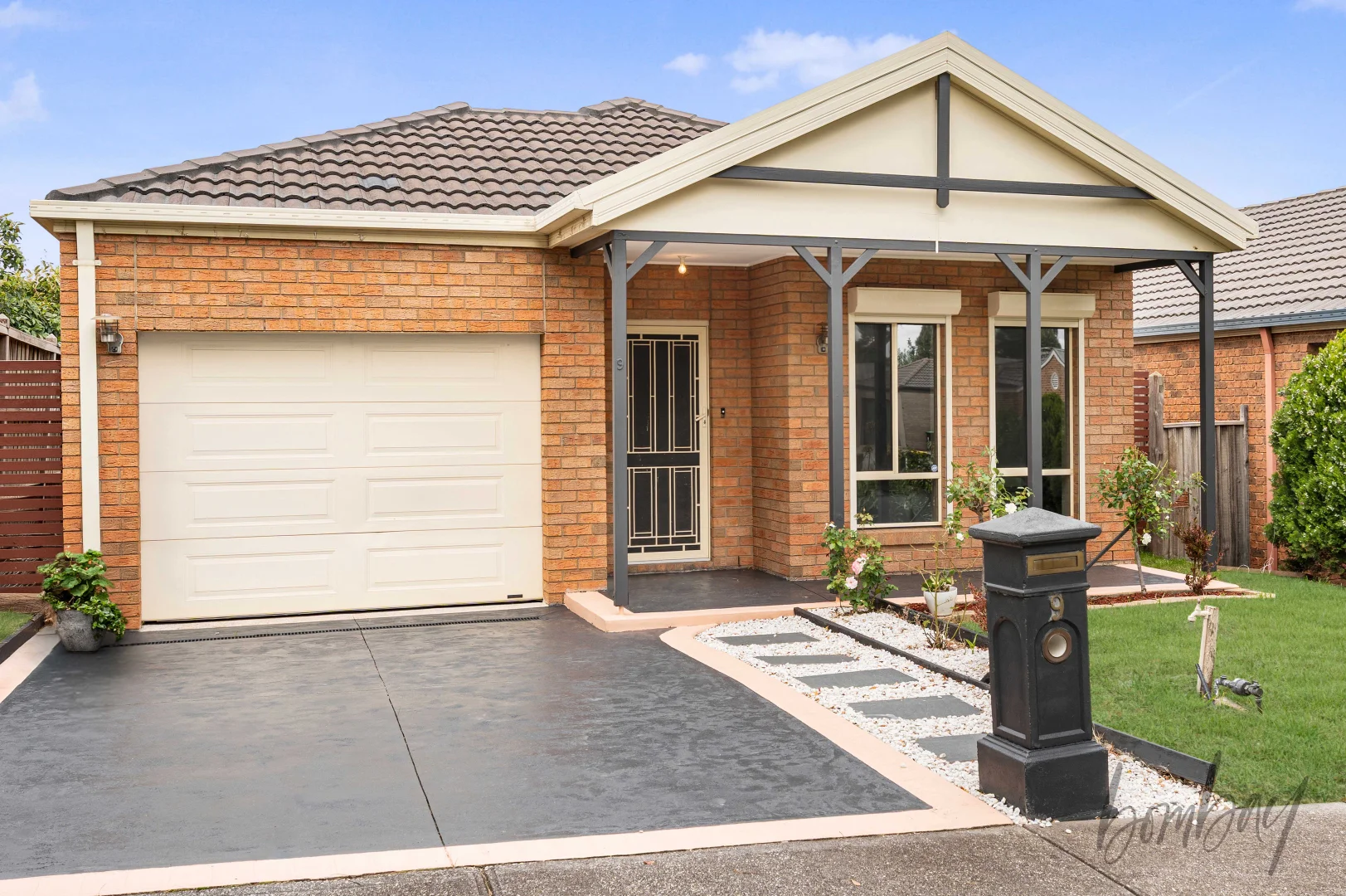 9 Hoxton Crescent, Craigieburn VIC 3064