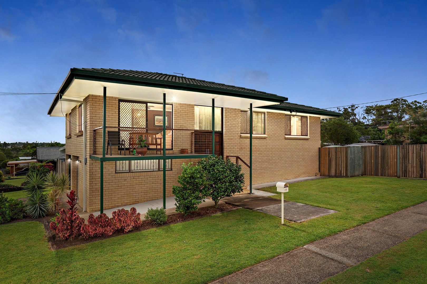 3 bedrooms House in 29 Rholanda Crescent SPRINGWOOD QLD, 4127