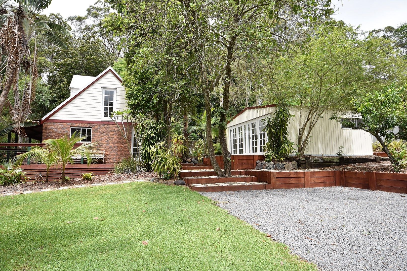 271 Diamond Valley Road, Diamond Valley Property History & Address