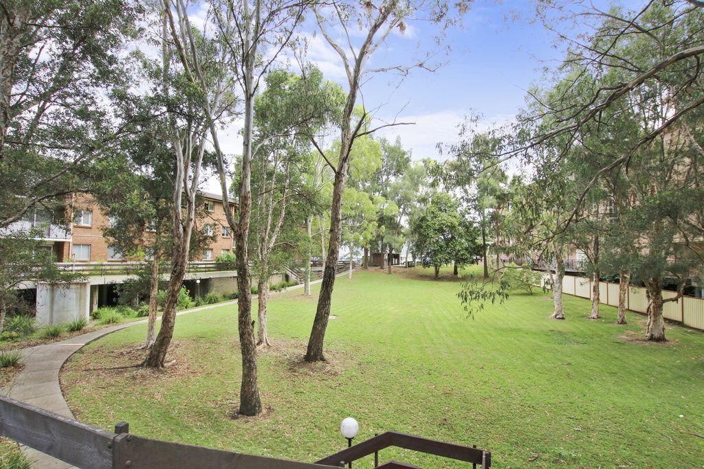 33/162 Sandal Crescent, CARRAMAR NSW 2163, Image 1