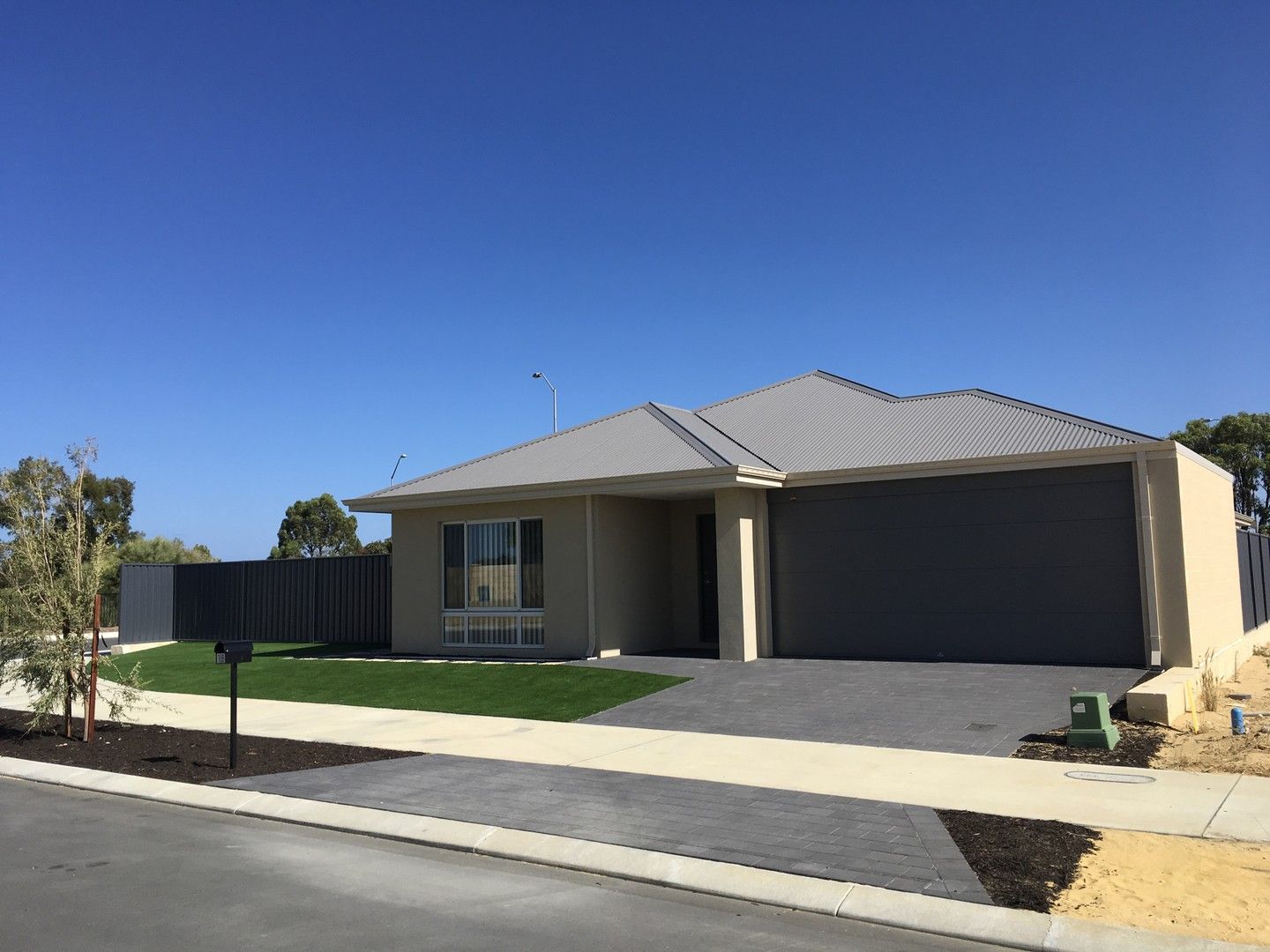 4 bedrooms House in 18 Woodbridge Circuit MEADOW SPRINGS WA, 6210