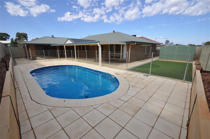17 Maireana Circuit, Roxby Downs SA 5725 House For Rent 520 Domain