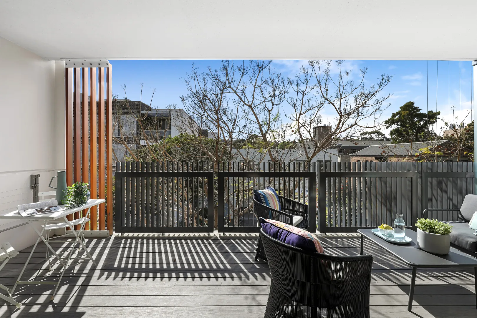 Stylish One Bedroom in Prime Location - View 3