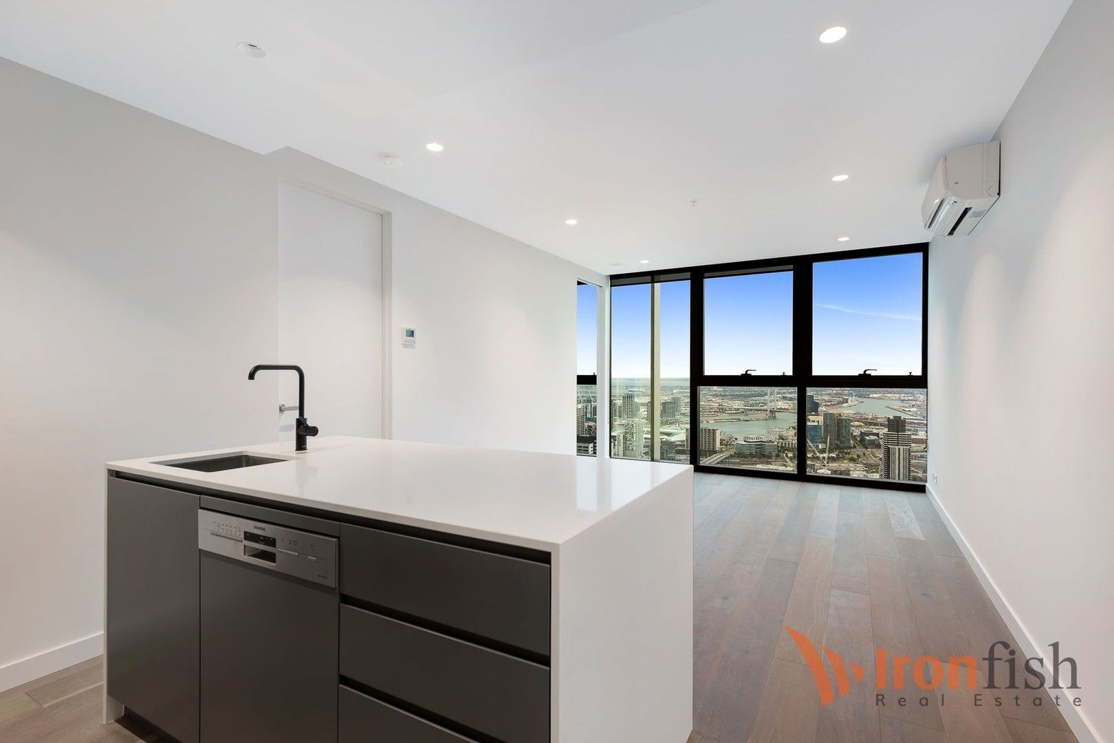 2 bedrooms Apartment / Unit / Flat in 6107/452 Elizabeth Street MELBOURNE VIC, 3000