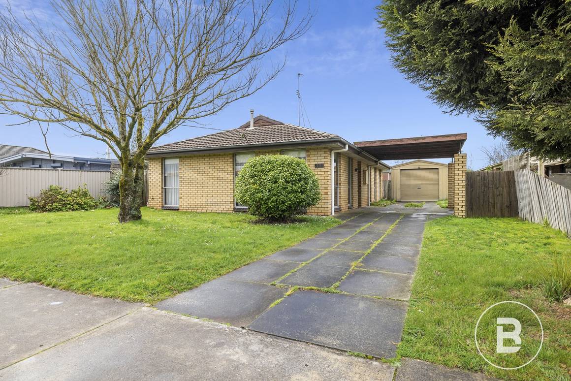 Picture of 512 Gillies Street North, WENDOUREE VIC 3355