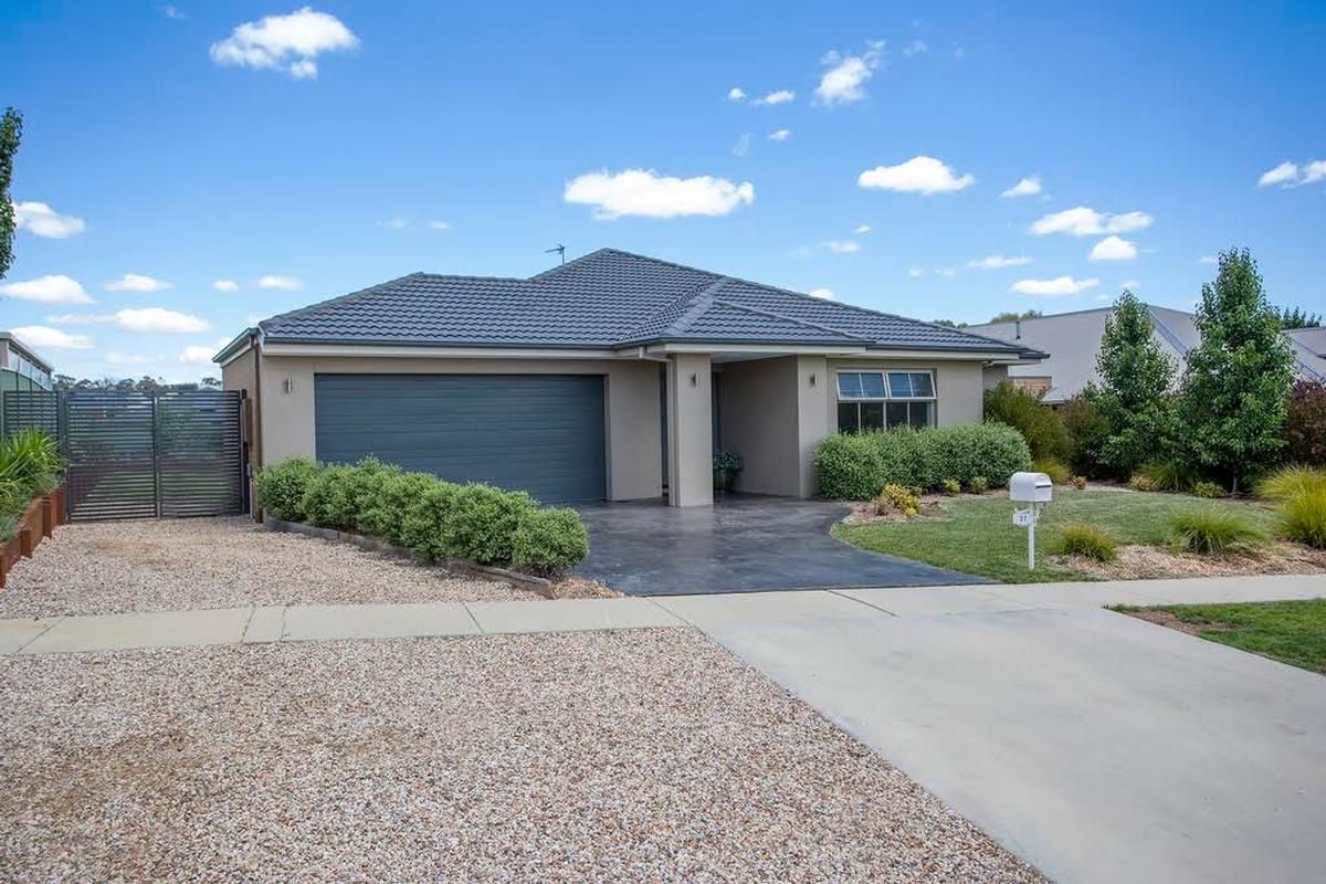 27 Lanark Drive, Junortoun VIC 3551, Image 1