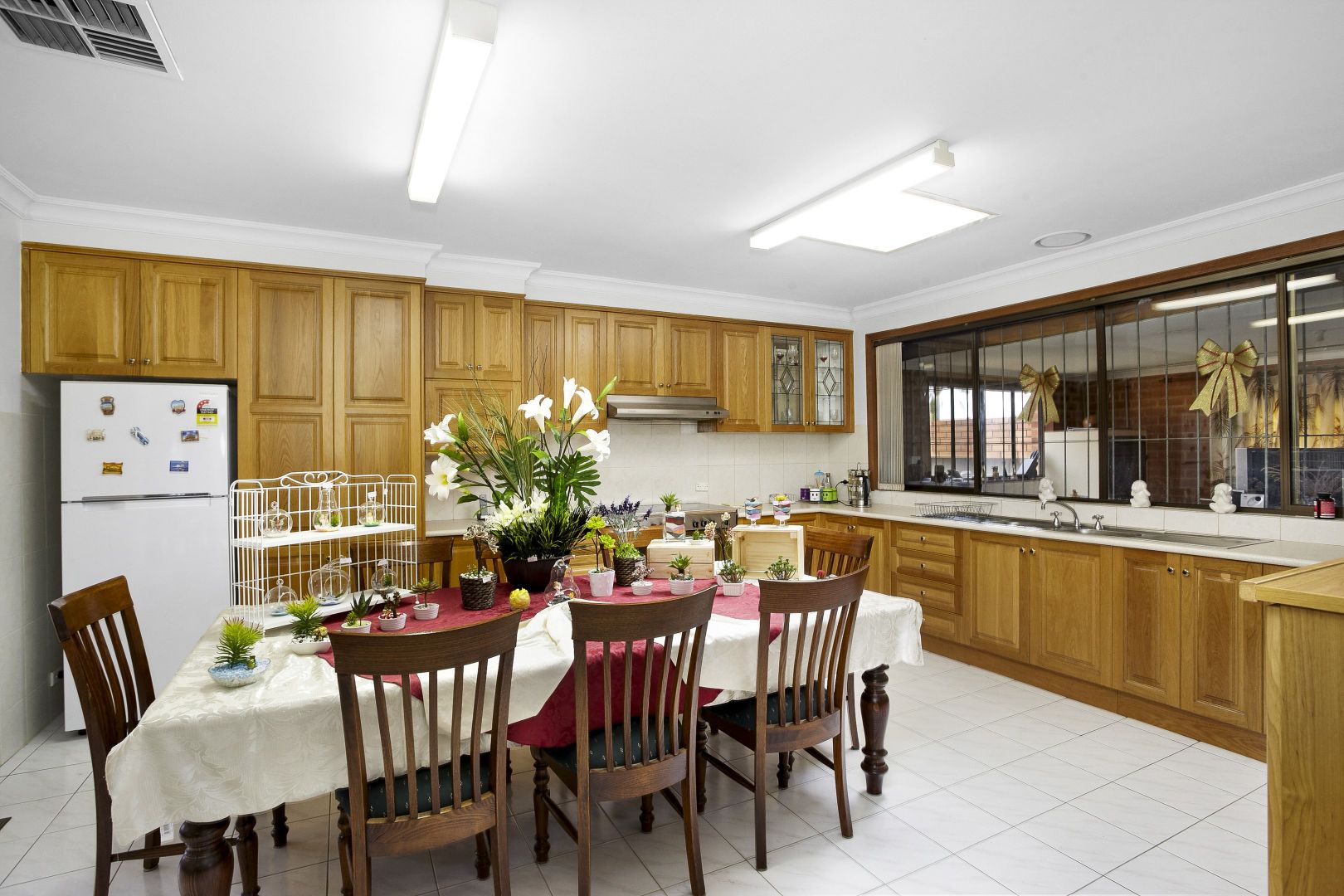 27 Scotsburn Avenue, Oakleigh South Property History & Address