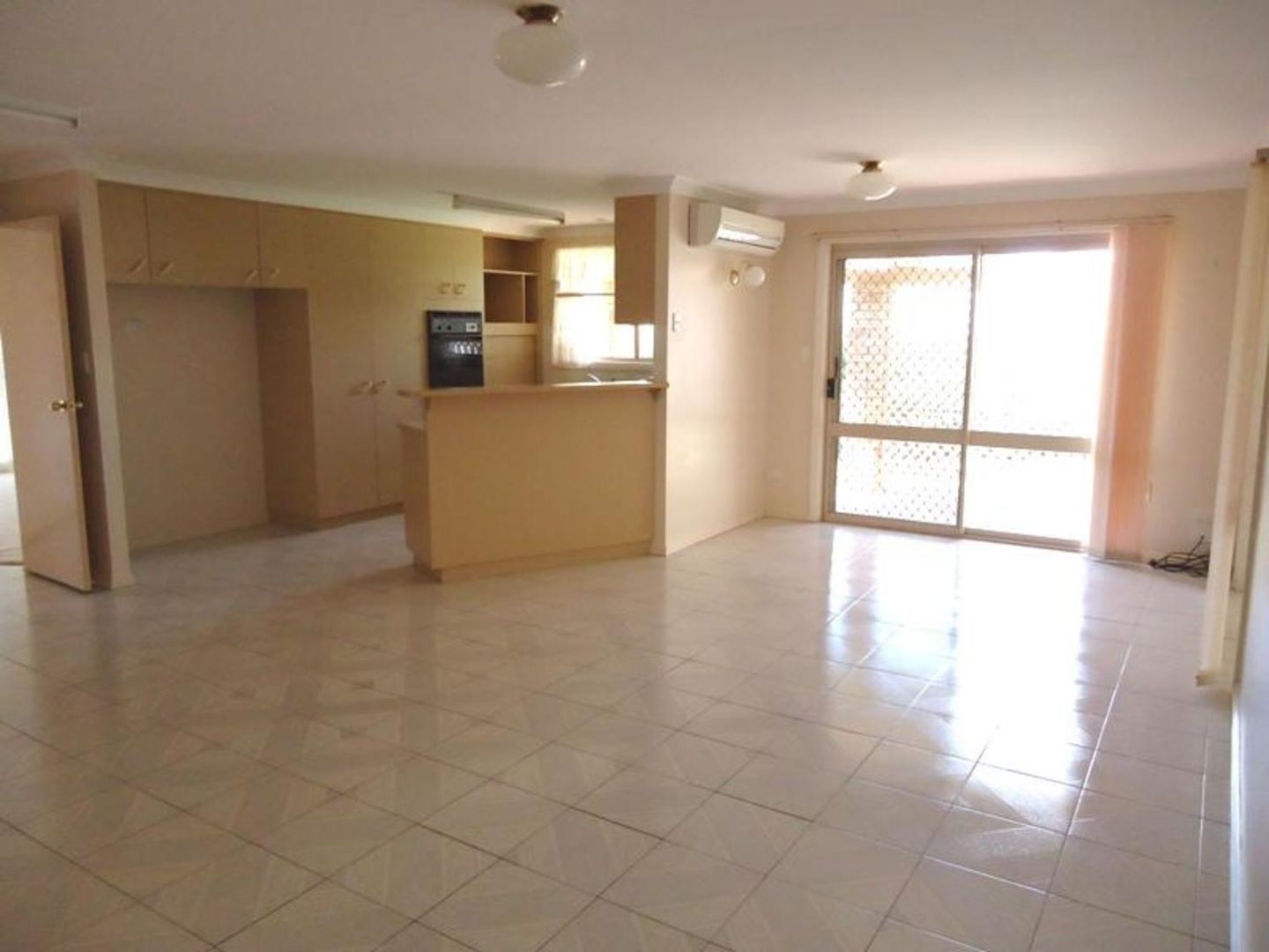 6 Edwin Court, Centenary Heights QLD 4350, Image 2