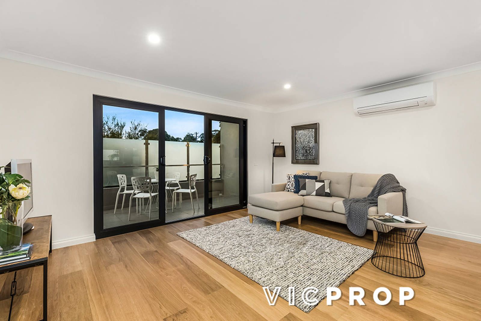 2/137 Blackburn Road, Doncaster East VIC 3109, Image 2