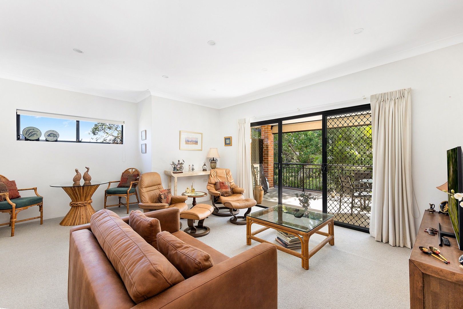 3 bedrooms Apartment / Unit / Flat in 2/116-120 Eastern Road TURRAMURRA NSW, 2074