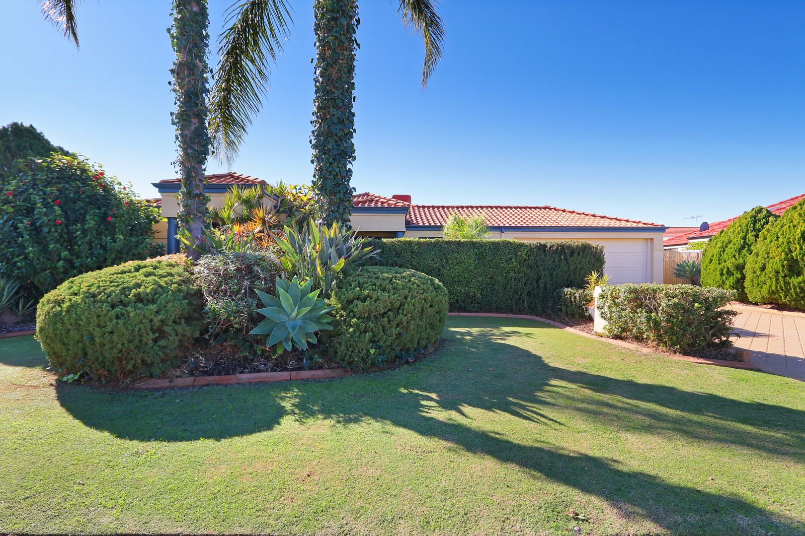 4 bedrooms House in 9 St Andrews Crescent CANNING VALE WA, 6155