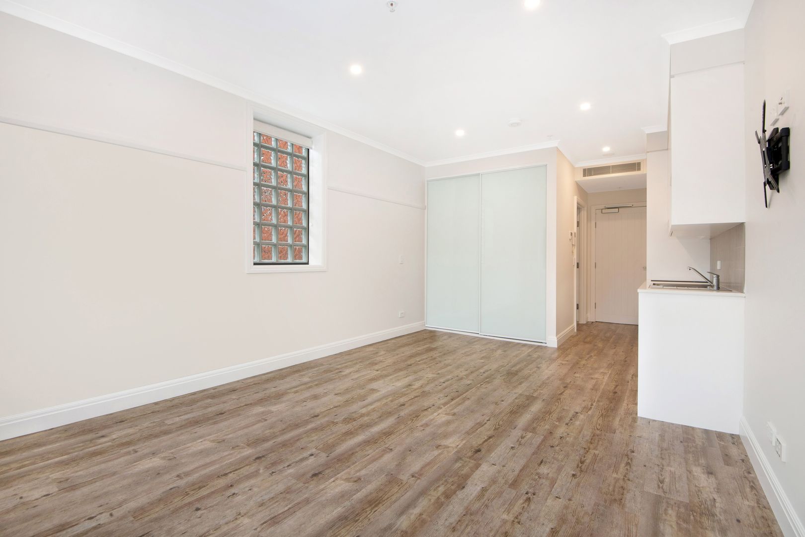 3/2b Francis Street, Dee Why NSW 2099 - Studio For Rent | Domain