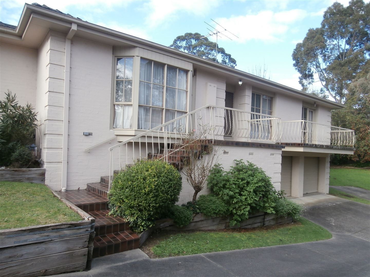 2 bedrooms Apartment / Unit / Flat in 3/9 Miller Crescent MOUNT WAVERLEY VIC, 3149