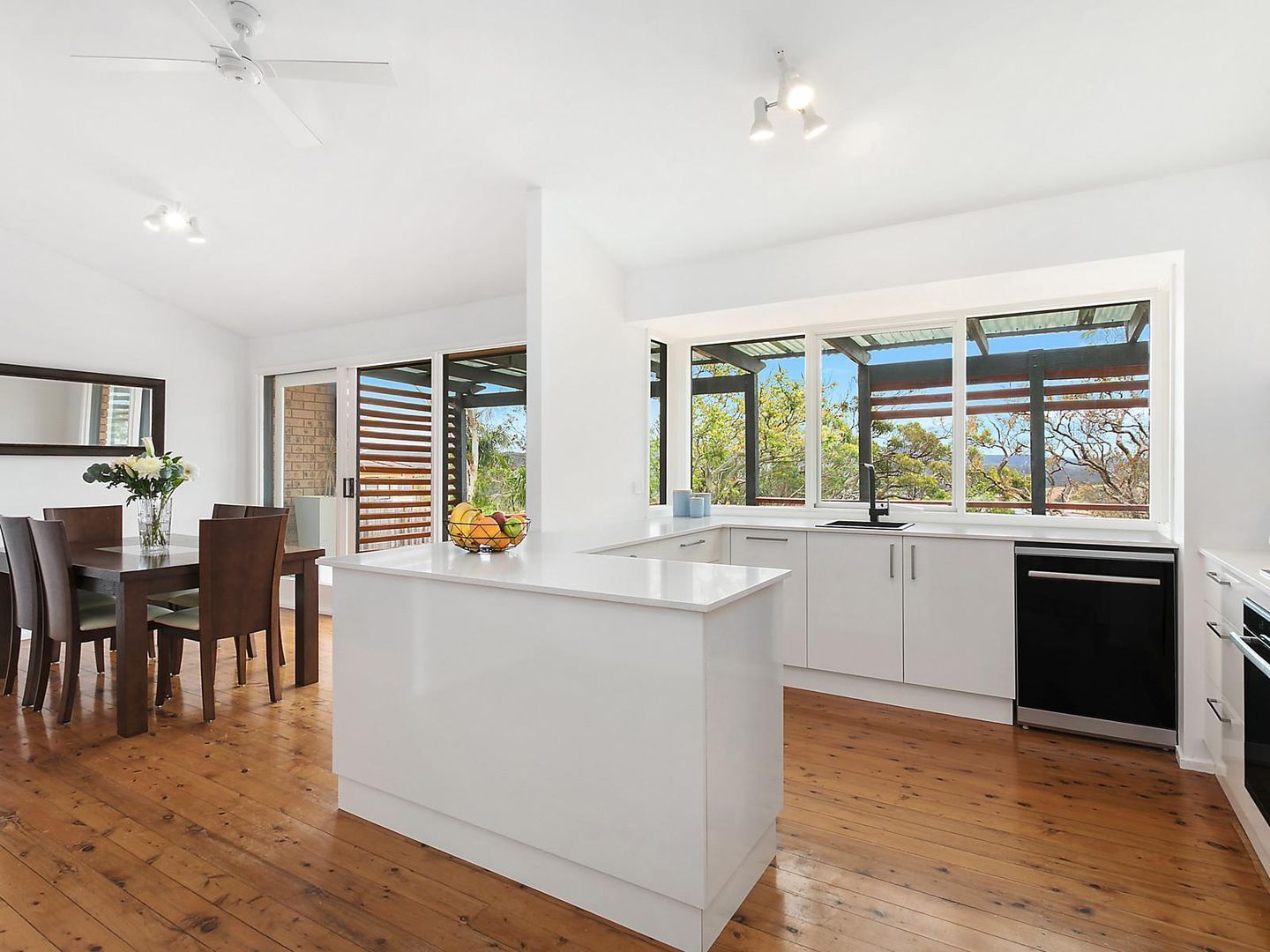 20 Yakaloo Crescent, Forresters Beach NSW 2260, Image 2