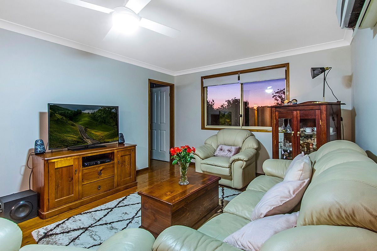 33a Woodview Avenue, Lisarow NSW 2250, Image 2